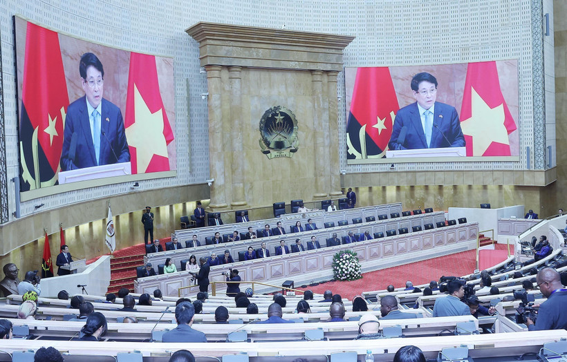 El presidente de Vietnam, Luong Cuong, pronunció un importante discurso político en una sesión plenaria especial de la Asamblea Nacional de Angola. (Fuente: VNA)