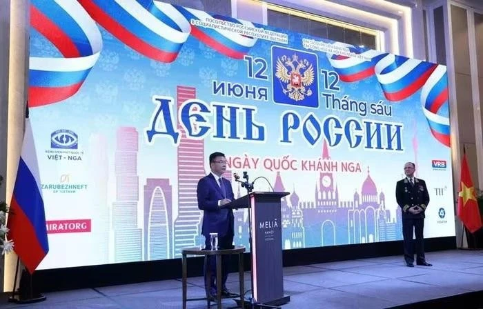 El viceprimer ministro Le Thanh Long habla en una recepción con motivo del Día Nacional de Rusia (12 de junio). (Fuente: VPG)