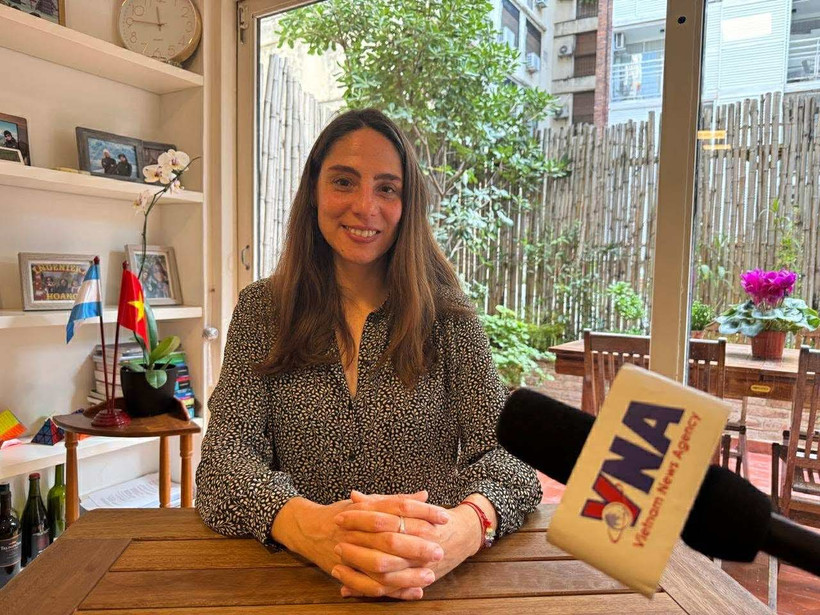 La doctora en Relaciones Internacionales Nadia Radulovich, de la Escuela de Estudios Orientales de la Universidad del Salvador (USAL) en Argentina. (Foto: VNA)