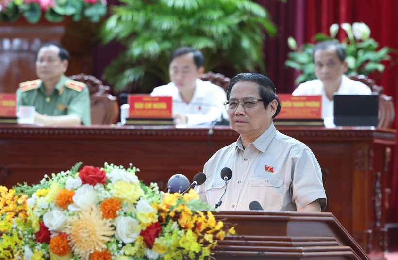 El primer ministro de Vietnam, Pham Minh Chinh, habla en la reunión con los votantes de Can Tho. (Fuente: VNA)