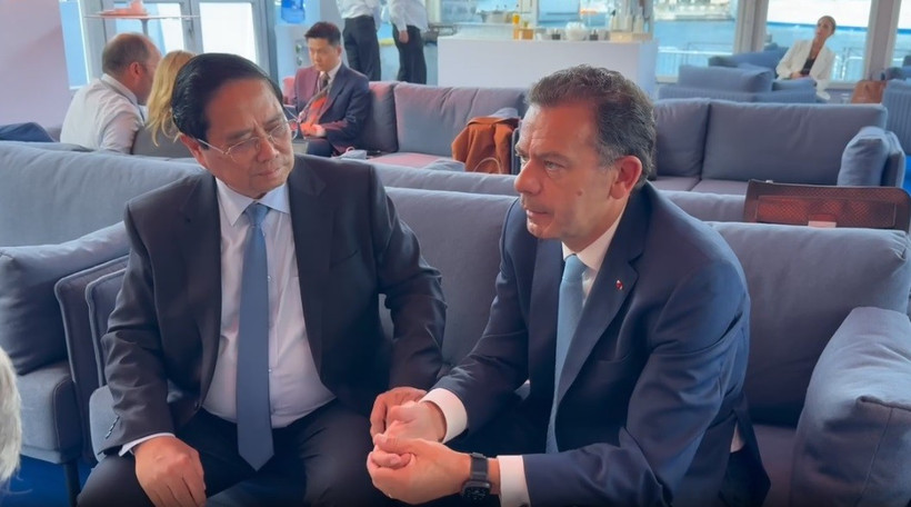El primer ministro de Vietnam, Pham Minh Chinh, y su homólogo portugués, Luis Montenegro. (Fuente: VNA)