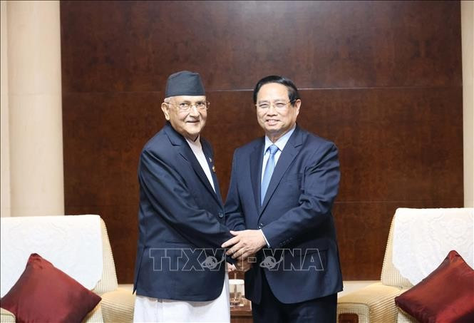 El primer ministro de Vietnam, Pham Minh Chinh, y su homólogo nepalí, Khadga Prasad Sharma Oli. (Fuente: VNA)