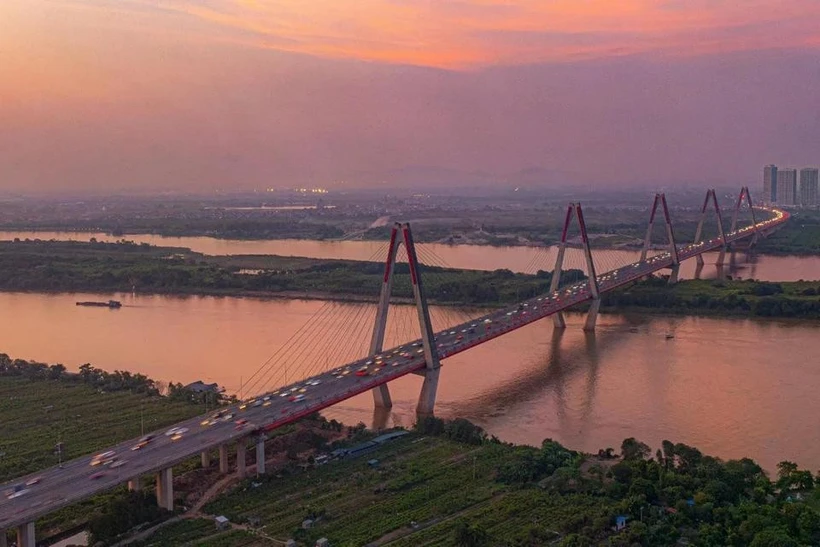 El puente Nhat Tan comenzó a construirse en 2009 y finalizó en 2015 (Foto: VNA)