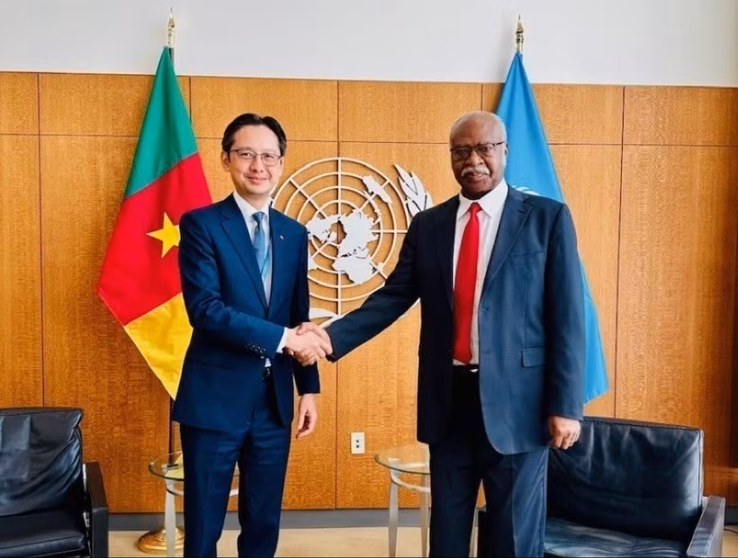 El embajador Do Hung Viet, jefe de la misión permanente de Vietnam ante la ONU, realiza una visita de cortesía a Philemon Yang, presidente del 79.º periodo de sesiones de la Asamblea General de la ONU. (Fuente: VNA)