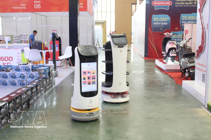 Un robot recepcionista guiará a los visitantes en la Feria de Primavera de 2026. (Fuente: VNA)