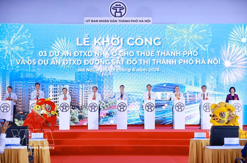 El primer ministro vietnamita, Le Minh Hung, participó hoy en la ceremonia de colocación de la primera piedra de tres grandes proyectos de viviendas de alquiler y cinco proyectos de líneas de metro en Hanoi. (Fuente: VNA)