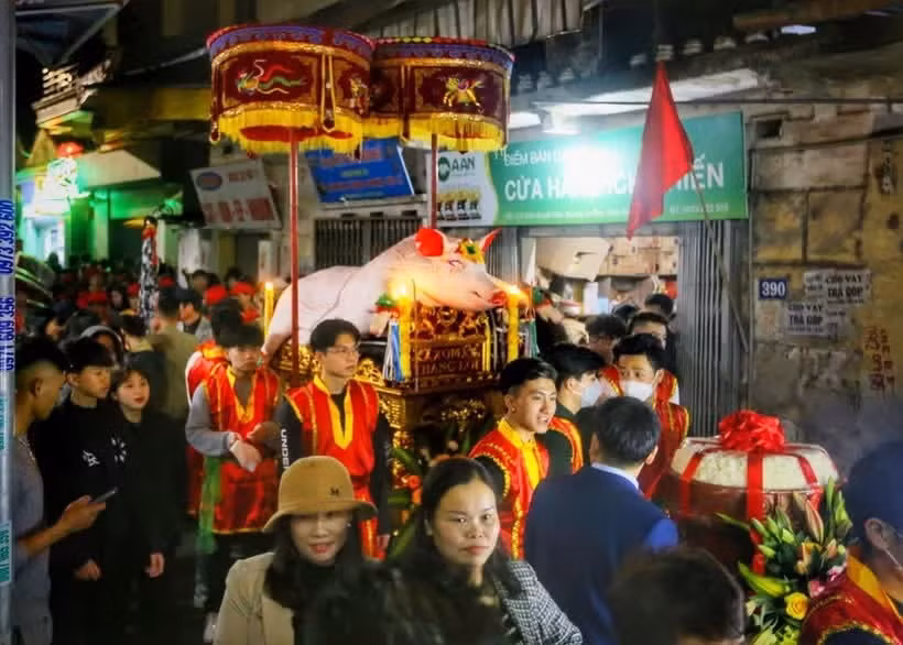 Cada año, el día 13 del primer mes lunar (este año, el 3 de febrero según el calendario gregoriano), los habitantes de la aldea de La Phu, en el distrito de Hoai Duc (Hanoi), organizan el tradicional Festival de la Procesión del Cerdo. (Foto: VNA)