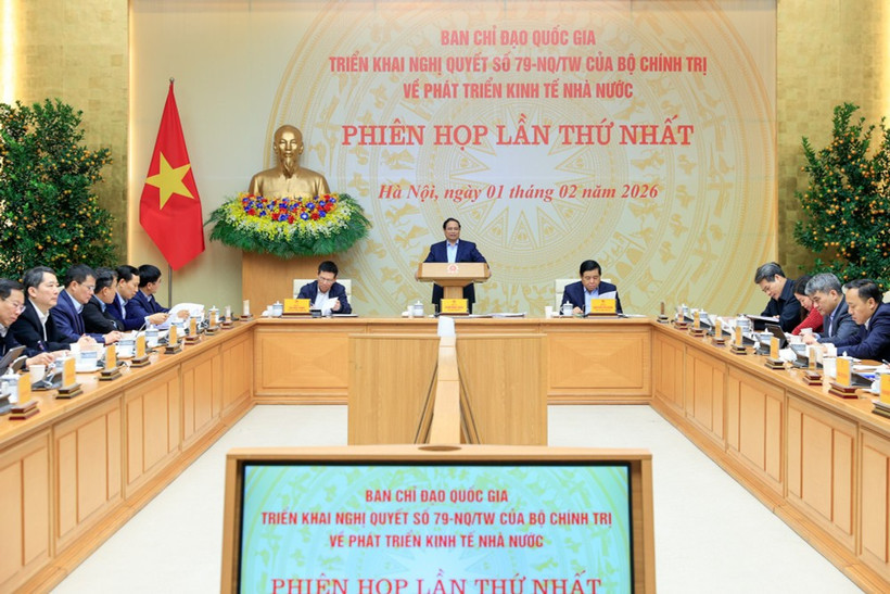El Primer Ministro Pham Minh Chinh, Jefe del Comité Directivo Nacional para la Aplicación de la Resolución No. 79-NQ/TW sobre el desarrollo del sector económico estatal, presidió la primera reunión del comité directivo en Hanoi el 1 de febrero. (Foto: VNA)