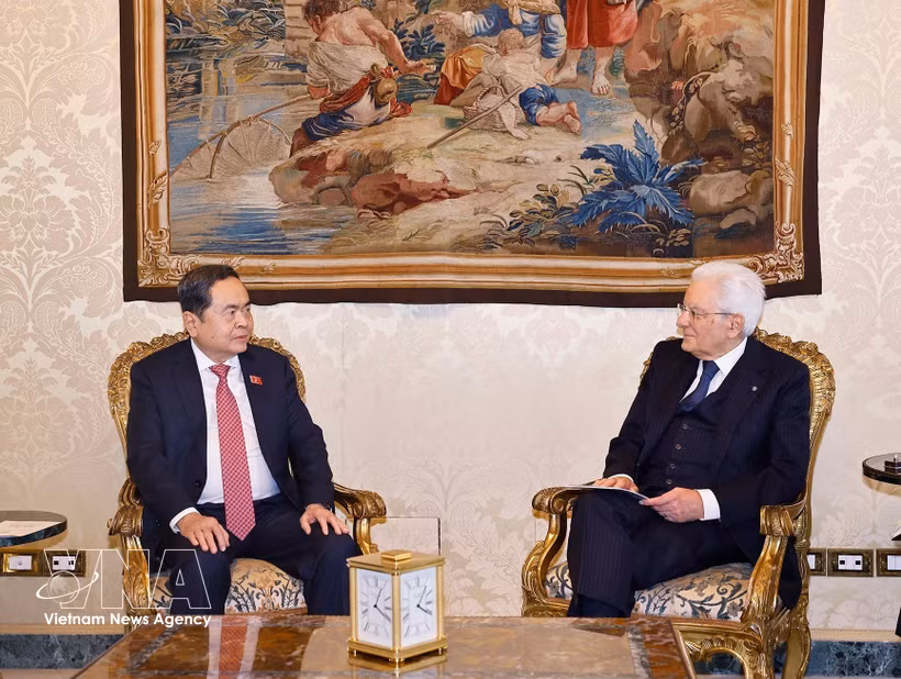 El presidente de la Asamblea Nacional de Vietnam, Tran Thanh Man, se reunió con el presidente italiano, Sergio Mattarella, en el Palacio Presidencial de Roma la tarde del 14 de abril (hora local). Foto: VNA