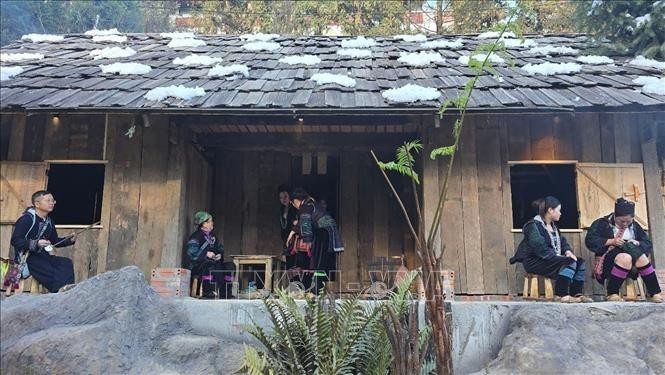 Recreación del espacio cultural de la etnia Mong. (Foto: VNA)