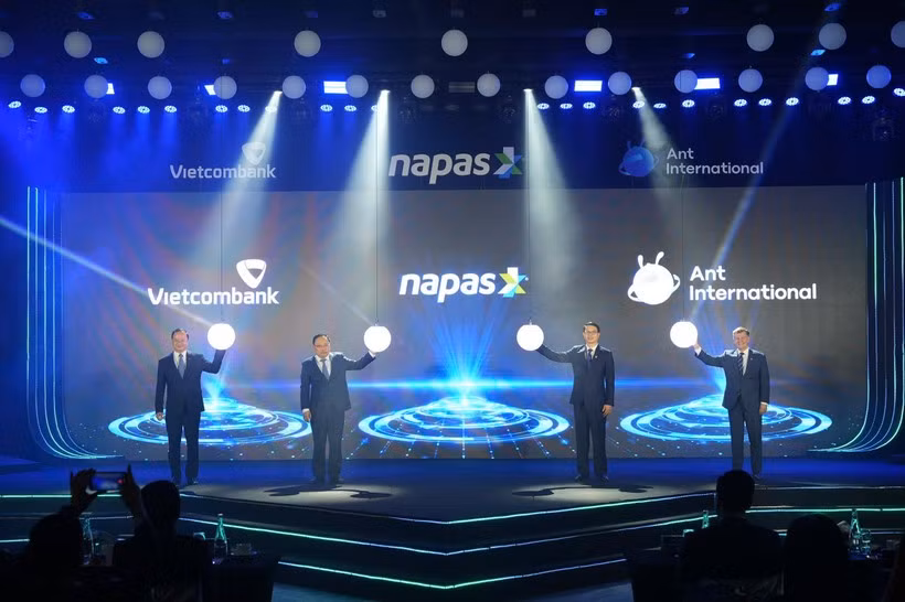 Conectar los pagos mediante código QR: mejorar la experiencia turística y ampliar las oportunidades para las empresas vietnamitas. (Foto: Vietnam+)