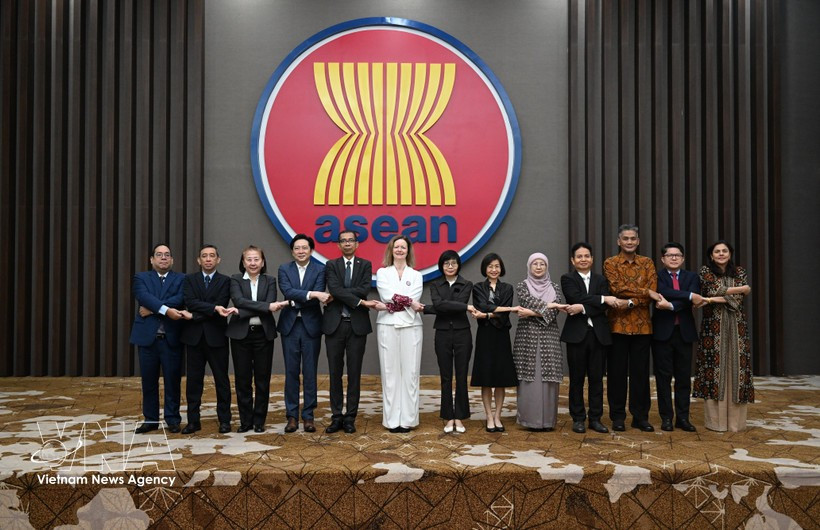 Delegados asisten a la 5.ª reunión del Comité Conjunto de Cooperación ASEAN-Reino Unido. (Foto: VNA)