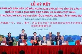 Se firmaron 29 memorandos de entendimiento entre localidades vietnamitas y chinas, que fortalecen la cooperación en diversos sectores. (Foto: VNA)