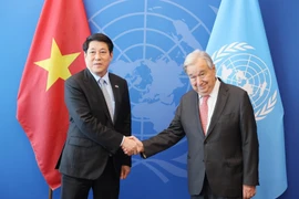 El presidente de Vietnam, Luong Cuong, (izq.) y el secretario general de la ONU, António Guterres, (Fuente: VNA)