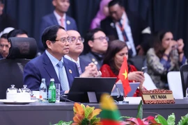 El primer ministro Pham Minh Chinh asiste a la sesión plenaria de la 47a Cumbre de la ASEAN en Kuala Lumpur el 26 de octubre de 2025. (Foto: VNA)