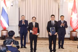 El secretario general del Partido Comunista de Vietnam y presidente del país, To Lam, y el primer ministro tailandés Anutin Charnvirakul presenciaron el intercambio de documentos sobre el Programa de Acción para la implementación de la Asociación Estratégica Integral Vietnam-Tailandia para el período 2026-2031. (Foto: VNA)