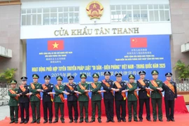 La Guardia Fronteriza de Vietnam y China colaboran en la divulgación legal del programa “Migración - Guardia Fronteriza” Vietnam - China del año 2025. (Fuente: VNA)