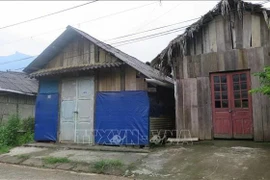 Viviendas precarias en el distrito de Van Ban, provincia de Lao Cai. (Foto: VNA)