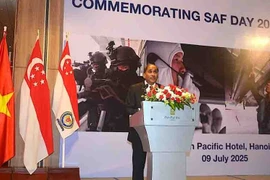 El embajador de Singapur en Vietnam, Jaya Ratnam, habla en la recepción. (Foto: qdnd.vn)