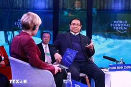 El primer ministro Pham Minh Chinh habla en el diálogo político especial (Foto: VNA)