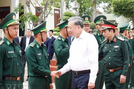 El secretario general del Partido Comunista de Vetnam, To Lam, quien también se desempeña como secretario de la Comisión Militar Central, visitó hoy la Estación de Guardia Fronteriza de Ea H’Leo, en la provincia central de Dak Lak. (Fuente: VNA)