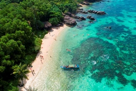 Phu Quoc es una opción popular entre muchos turistas. (Foto: VNA)