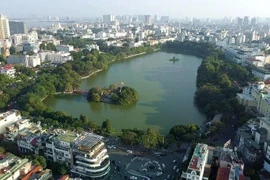 El lago Hoan Kiem, también conocido como el Lago de la Espada Restituida, es un monumento cultural en Hanói. (Foto: VNA)