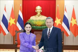El secretario general del Partido Comunista de Vietnam, To Lam (derecha), recibe a la primera ministra de Tailandia y líder del Partido Pheu Thai, Paetongtarn Shinawatra. (Foto: VNA)