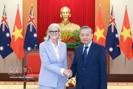 El secretario general del Partido Comunista de Vietnam, To Lam (derecha), recibe a la gobernadora general de Australia, Sam Mostyn, durante su visita de Estado a Vietnam en septiembre de 2025. (Foto: VNA)