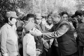 Difunto secretario general Nguyen Van Linh, un líder "leal a la patria y devoto al pueblo"