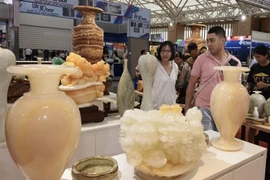 Feria de Otoño 2025: Exposición de piedras preciosas atrae a numerosos visitantes
