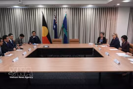 En la reunión de trabajo entre la delegación de la Academia Nacional de Política Ho Chi Minh y el Consejo Teórico Central de Vietnam con el Departamento de Asuntos Exteriores y Comercio de Australia (DFAT). Foto: VNA