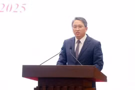 El ministro de Justicia y miembro del Comité Central del Partido, Nguyen Hai Ninh, interviene en la rueda de prensa. (Fuente: VNA)