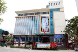 La antigua sede administrativa de la provincia de Thai Binh fue renovada en aulas y salas, solucionando la falta de infraestructura de la escuela secundaria Tran Phu. (Fuente: VNA)