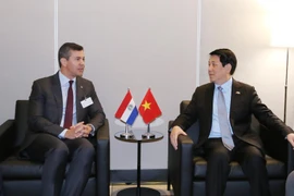 El presidente vietnamita, Luong Cuong (derecha), y su homólogo paraguayo, Santiago Peña Palacios (Foto: VNA)