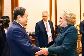 El presidente de la Asamblea Nacional, Tran Thanh Man (izq.), se reúne con la presidenta del Consejo de la Federación de la Asamblea Federal Rusa, Valentina Matviyenko. (Foto: VNA)