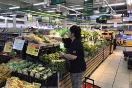 El IPC promedio aumentó solo 3,31% en 2025, cumpliendo el objetivo de control de la inflación establecido por la Asamblea Nacional. (Foto: Vietnam+)
