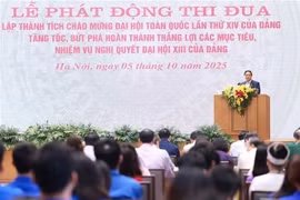 El primer ministro Pham Minh Chinh lanzó un movimiento de emulación para dar la bienvenida al XIV Congreso Nacional del Partido. (Foto: VNA)