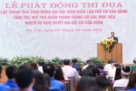 El primer ministro Pham Minh Chinh lanzó un movimiento de emulación para dar la bienvenida al XIV Congreso Nacional del Partido. (Foto: VNA)