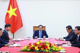 El primer ministro vietnamita, Pham Minh Chinh, sostuvo hoy una conversación telefónica con su homólogo de Singapur, Lawrence Wong. (Fuente: VNA)