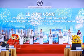 El primer ministro vietnamita, Le Minh Hung, participó hoy en la ceremonia de colocación de la primera piedra de tres grandes proyectos de viviendas de alquiler y cinco proyectos de líneas de metro en Hanoi. (Fuente: VNA)