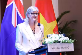 La gobernadora general de Australia, Sam Mostyn, habla en el Foro Vietnam-Australia 2025, la mañana del 12 de septiembre. (Fuente: VNA)