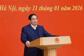 El miembro del Buró Político y secretario del Comité del Partido del Gobierno, el primer ministro Pham Minh Chinh, habla en la conferencia. (Foto: VNA)