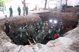 Las labores de búsqueda, excavación y recuperación de los restos de soldados caídos en el parque Le Thi Rieng de Ciudad Ho Chi Minh se están llevando a cabo de manera exhaustiva y rápida. (Foto: VNA)