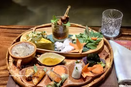 Chao Show presenta la gastronomía de las tres regiones de Vietnam con 9 platos vietnamitas emblemáticos. (Foto: VNA)