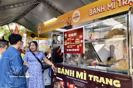 Visitantes acuden al festival para conocer la emblemática marca del banh mi vietnamita. (Foto: VNA)