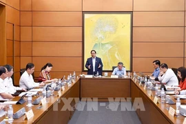 El primer ministro Pham Minh Chinh, habla en la sesión de debate. (Fuente: VNA)