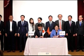 Delegados en la ceremonia de firma (Foto: VNA)