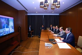 El primer ministro Pham Minh Chinh presidió el 20 de noviembre una reunión virtual de emergencia con representantes de ministerios, agencias y localidades sobre medidas urgentes para responder a las fuertes lluvias, inundaciones y otros desastres naturales en varias provincias centrales. (Foto: VNA)