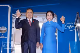 El presidente de la Asamblea Nacional, Tran Thanh Man, y su esposa parten de Hanoi para asistir a la 152.ª Asamblea de la Unión Interparlamentaria (UIP-152) en Estambul, Turquía. (Foto: VNA)